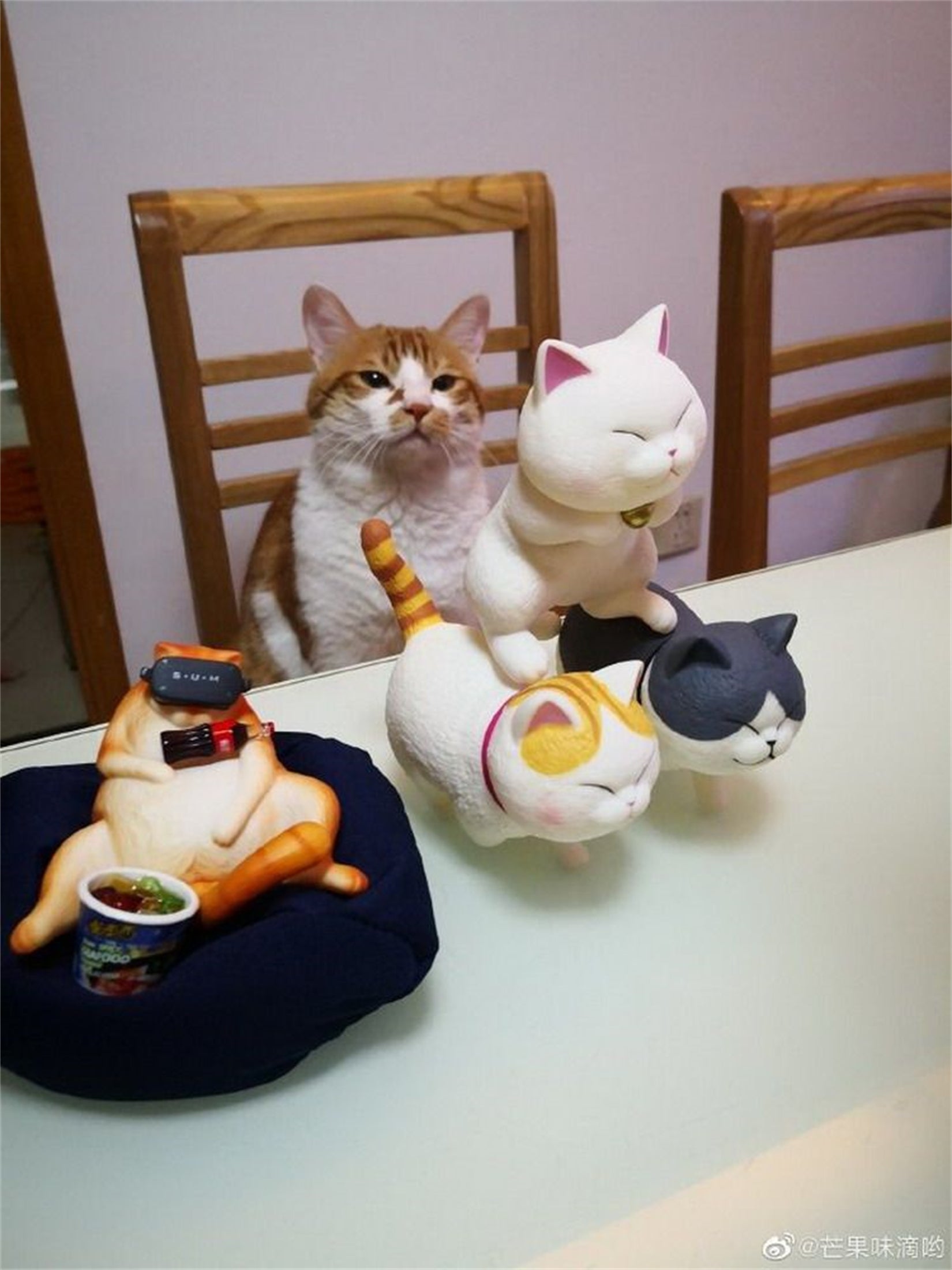 1/6 Scale Lazy Critters – Animals Lounging on the Sofa