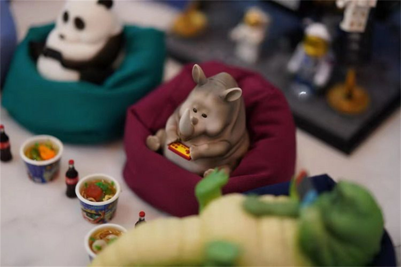 1/6 Scale Lazy Critters – Animals Lounging on the Sofa