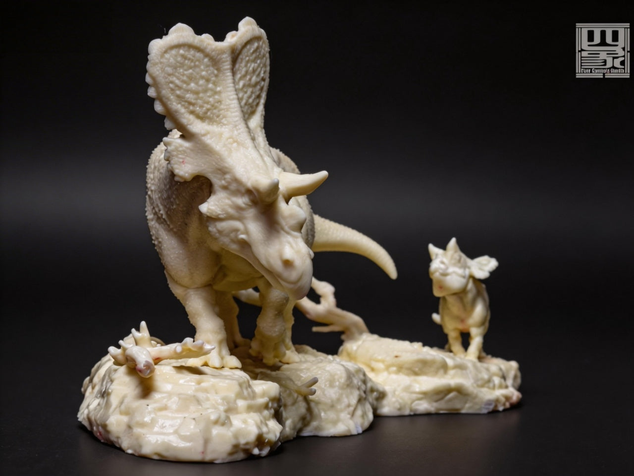 PASSION CHARGER Mercuriceratops gemini Model