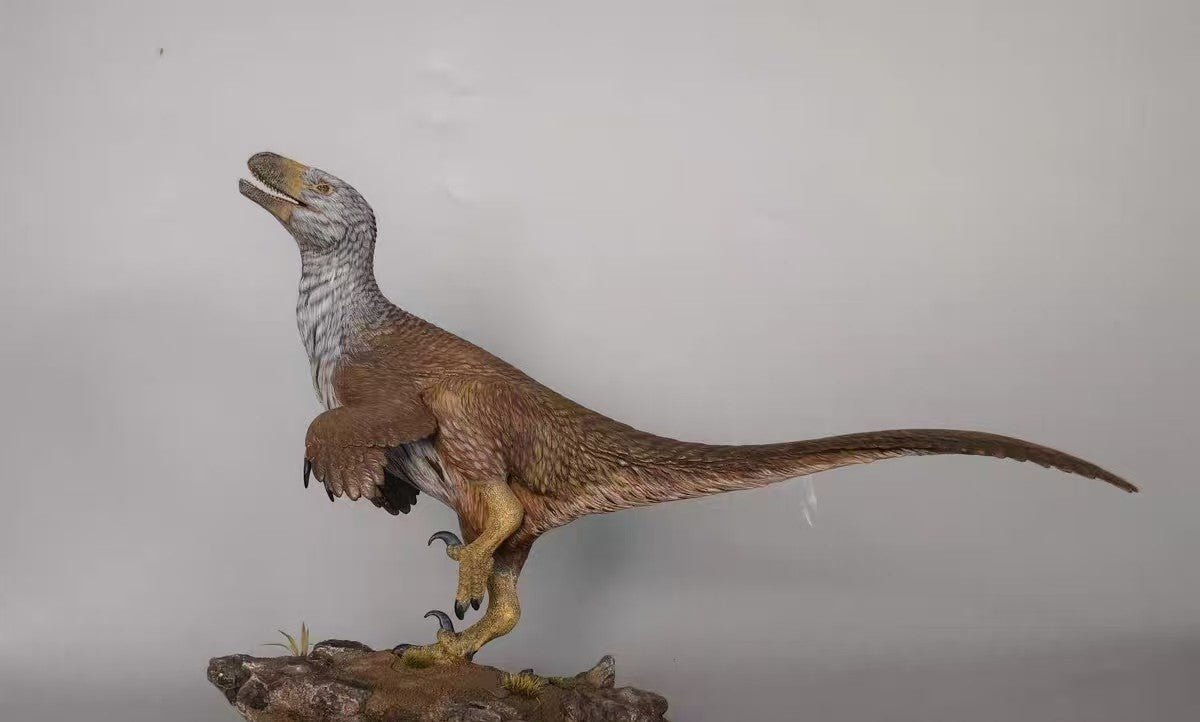 MK Studio 1:20 Scale Dakotaraptor Scene Statue