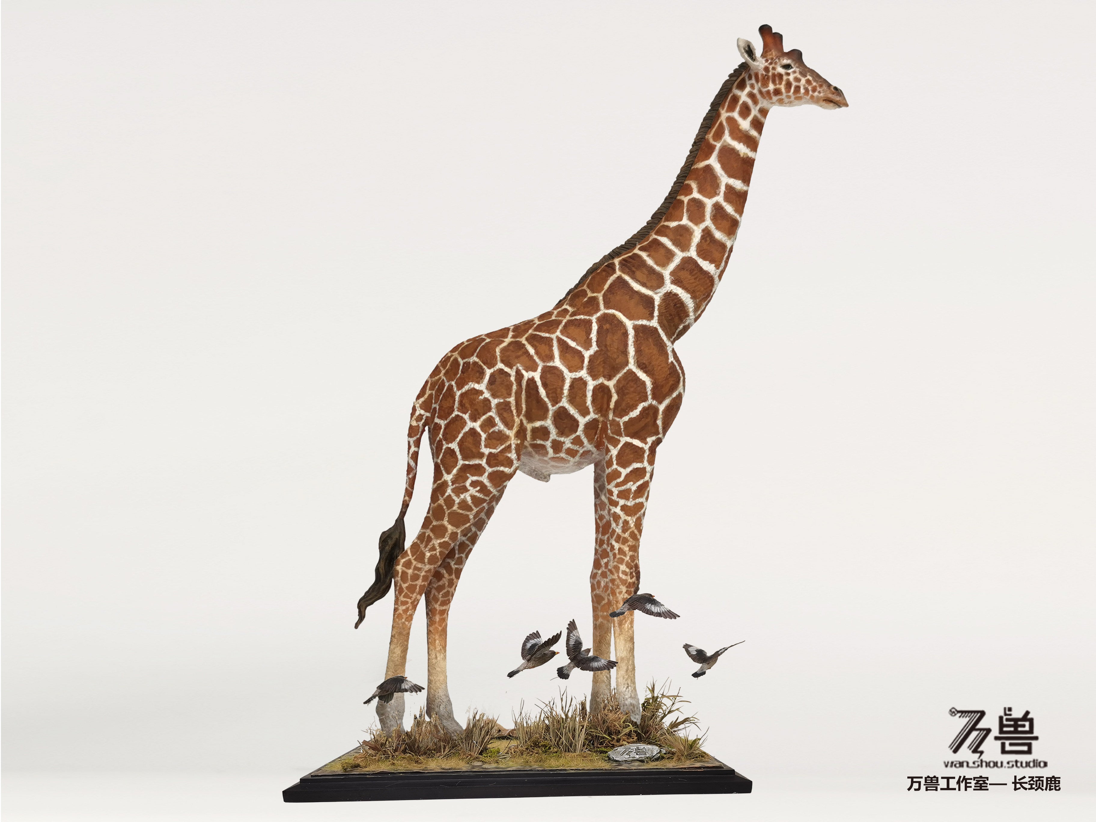 WS Studio Giraffe Statue
