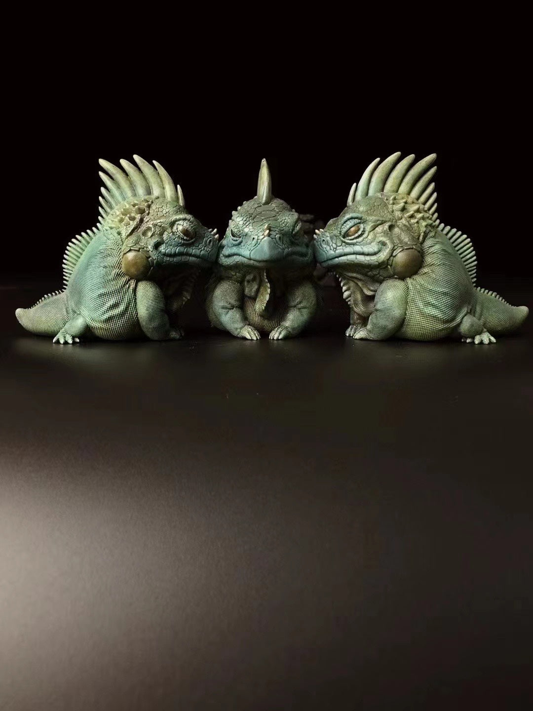 Lizard Kingdom Green Iguana Cyclura Cornuta Bronze Model