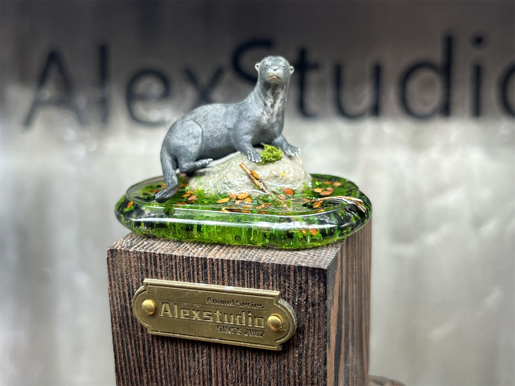 Alex Studio Giant otter Model