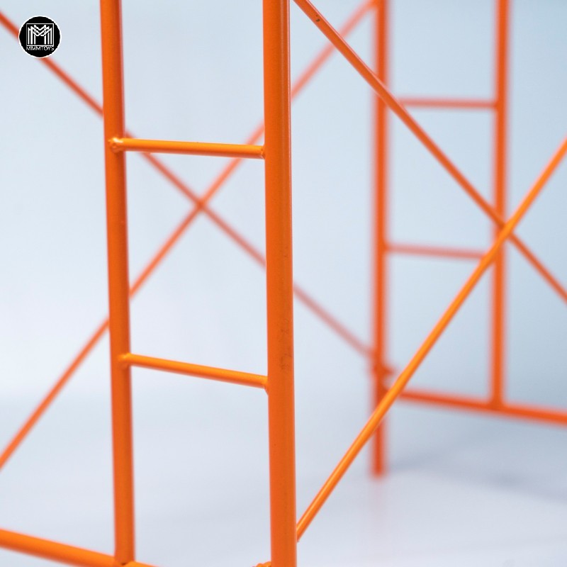 MMMTOYS Orange Scaffolding Scene Decoration