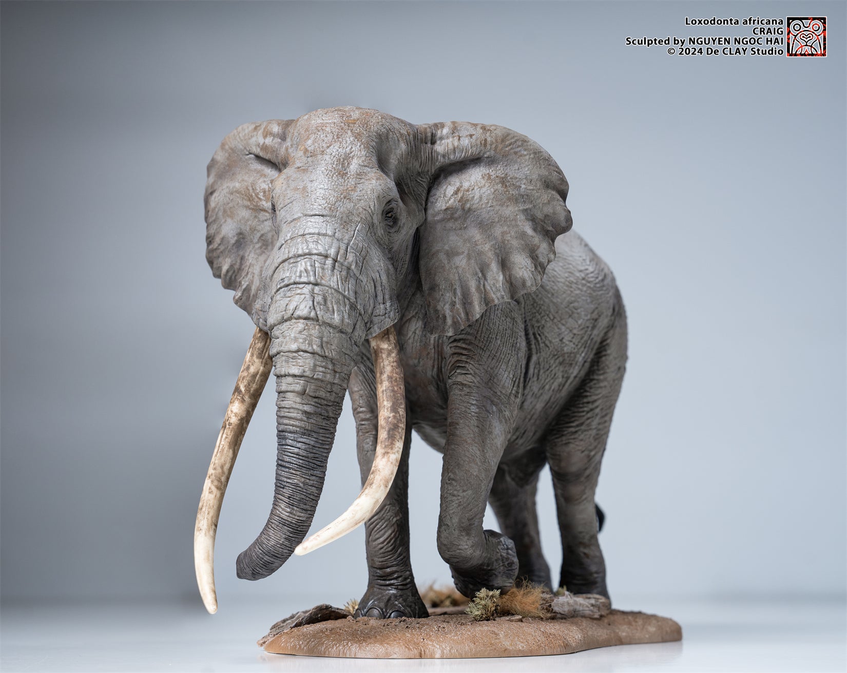 De CLAY Studio African Bush Elephant Scene Statue