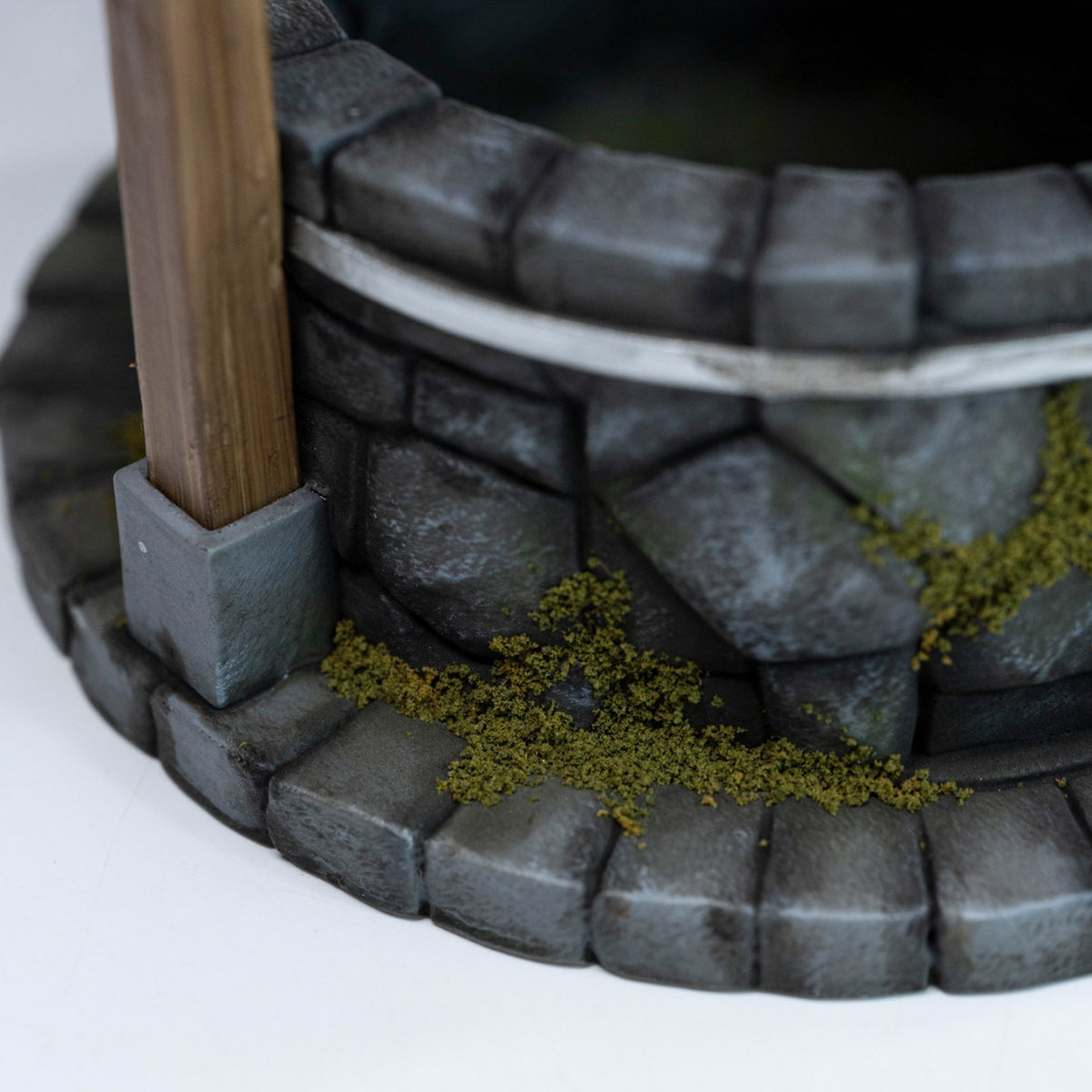 MMMTOYS Studio 1:12 Scale Deserted Village Dry Well Diorama