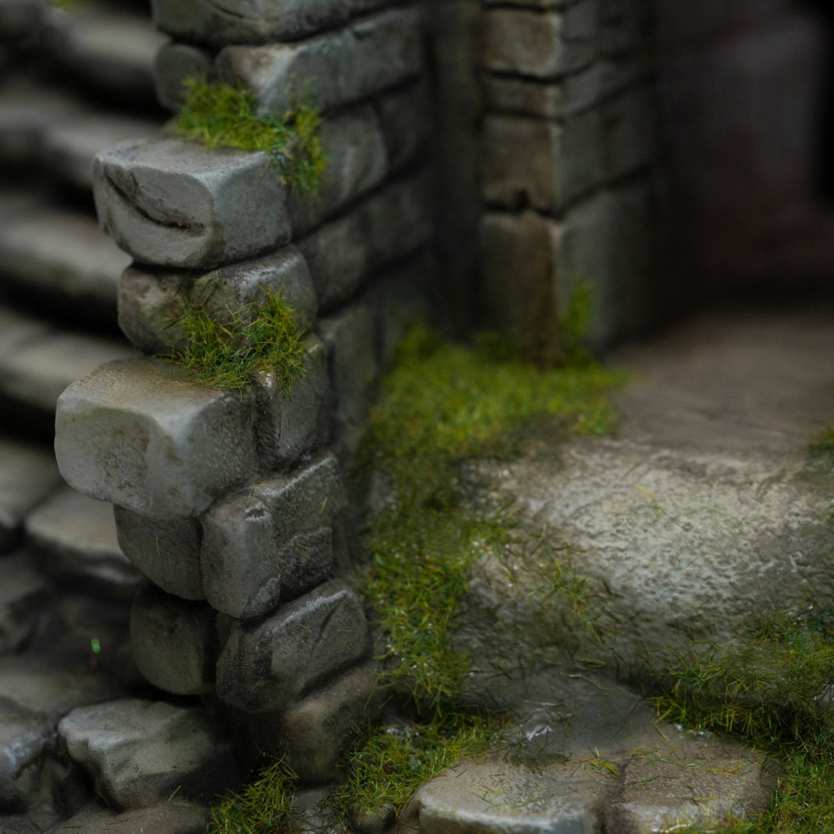 MMMTOYS 1: 18 Scale Ruins Tower of Disorder Model