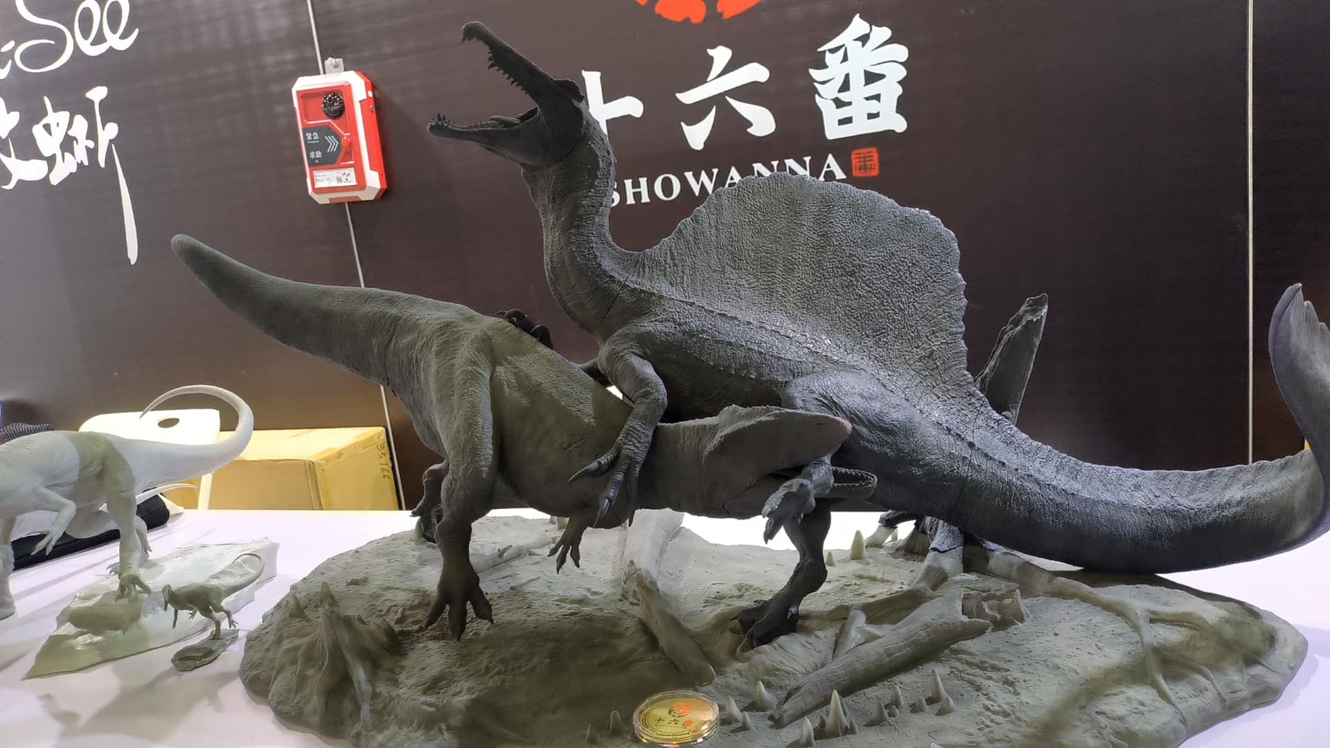 Showanna Studio 1/15 Scale Spinosaurus VS Carcharodontosaurus Scene Statue