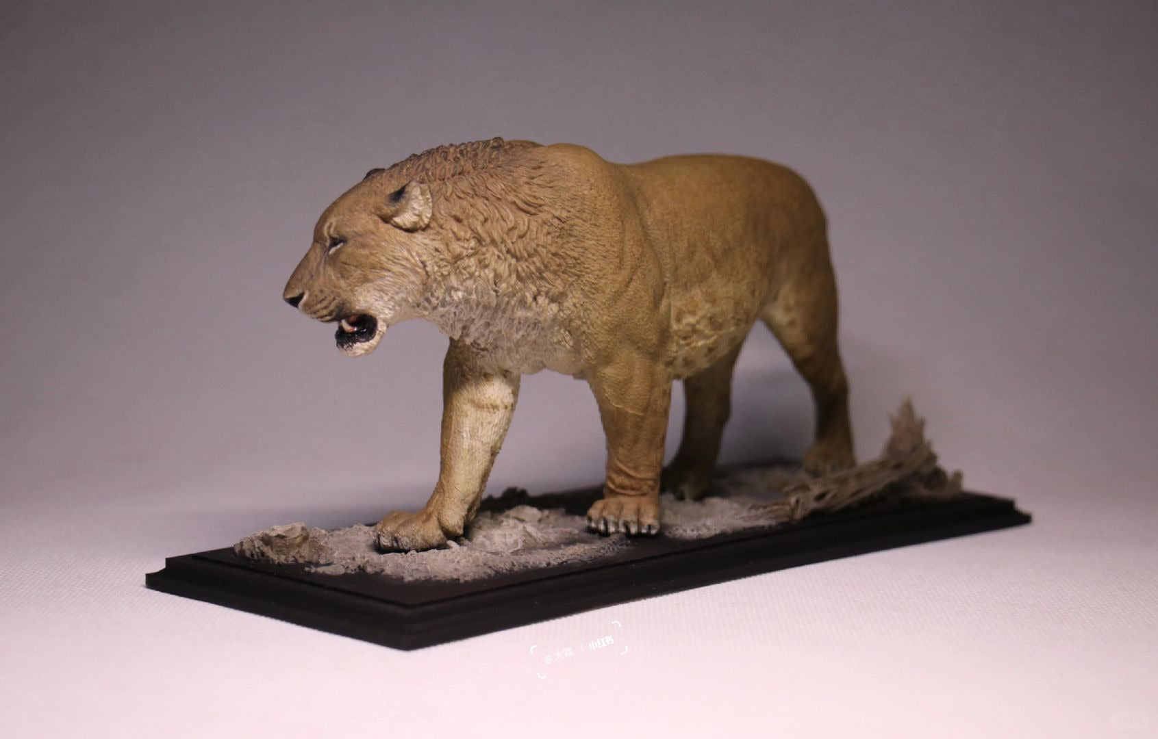 De CLAY Studio American lion Model