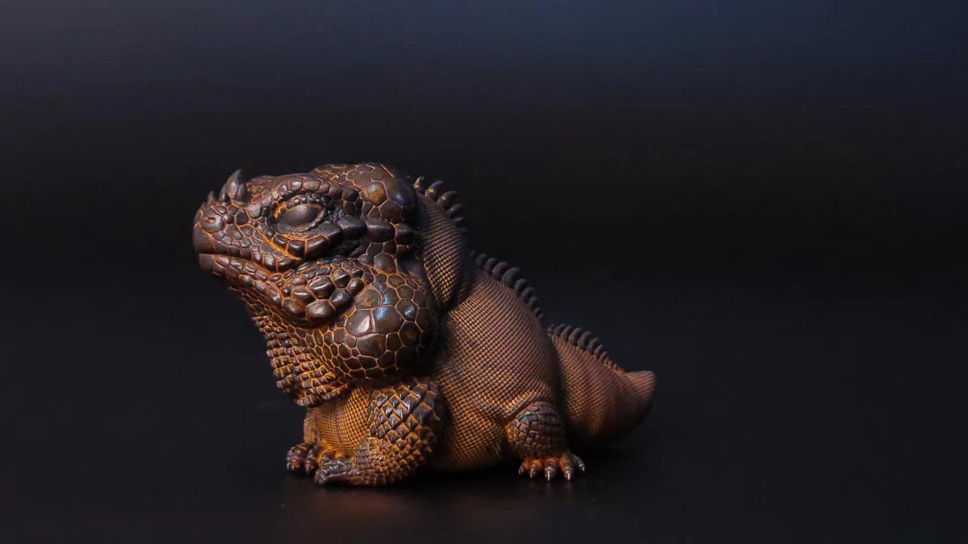 Lizard Kingdom Green Iguana Cyclura Cornuta Bronze Model