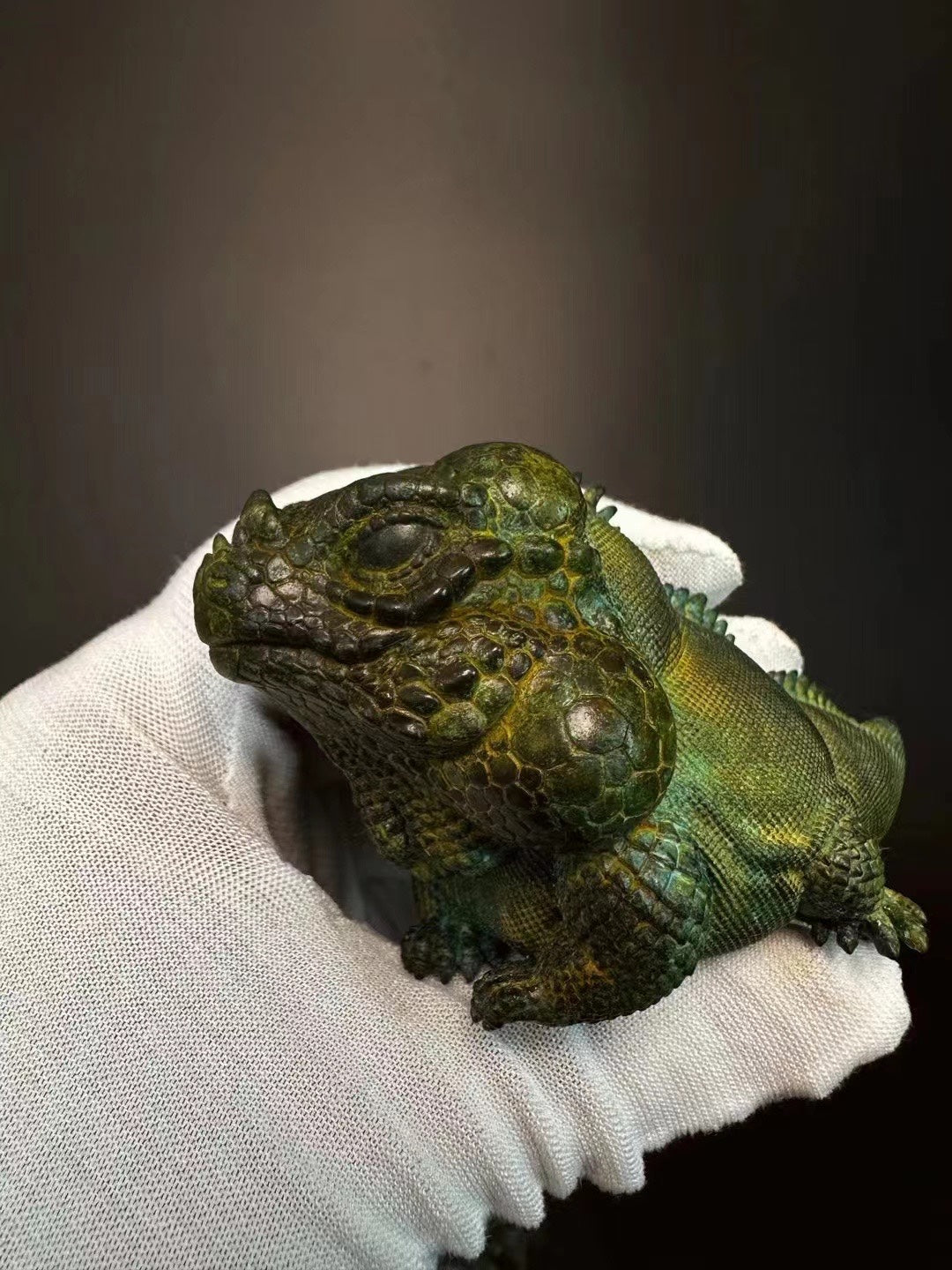 Lizard Kingdom Green Iguana Cyclura Cornuta Bronze Model