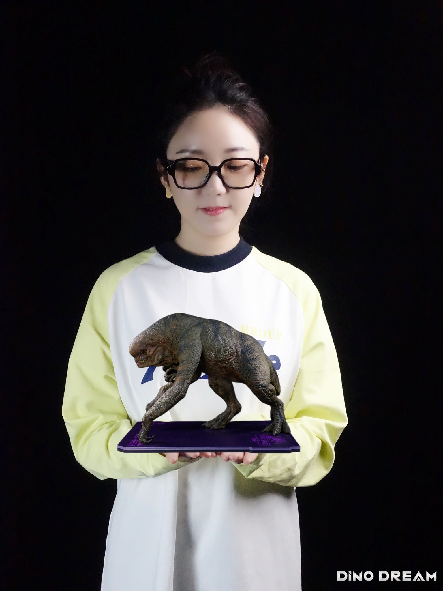 DINO DREAM 1:30 Scale Distortus Rex Model