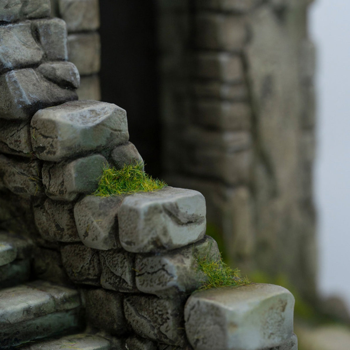 MMMTOYS 1: 18 Scale Ruins Tower of Disorder Model