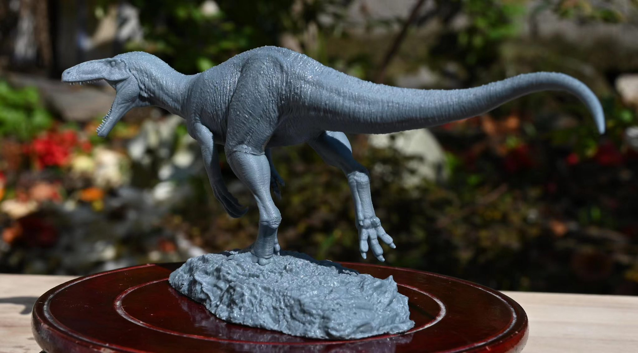 KM Studio 1/35 Scale Megaraptor namunhuaiquii Model