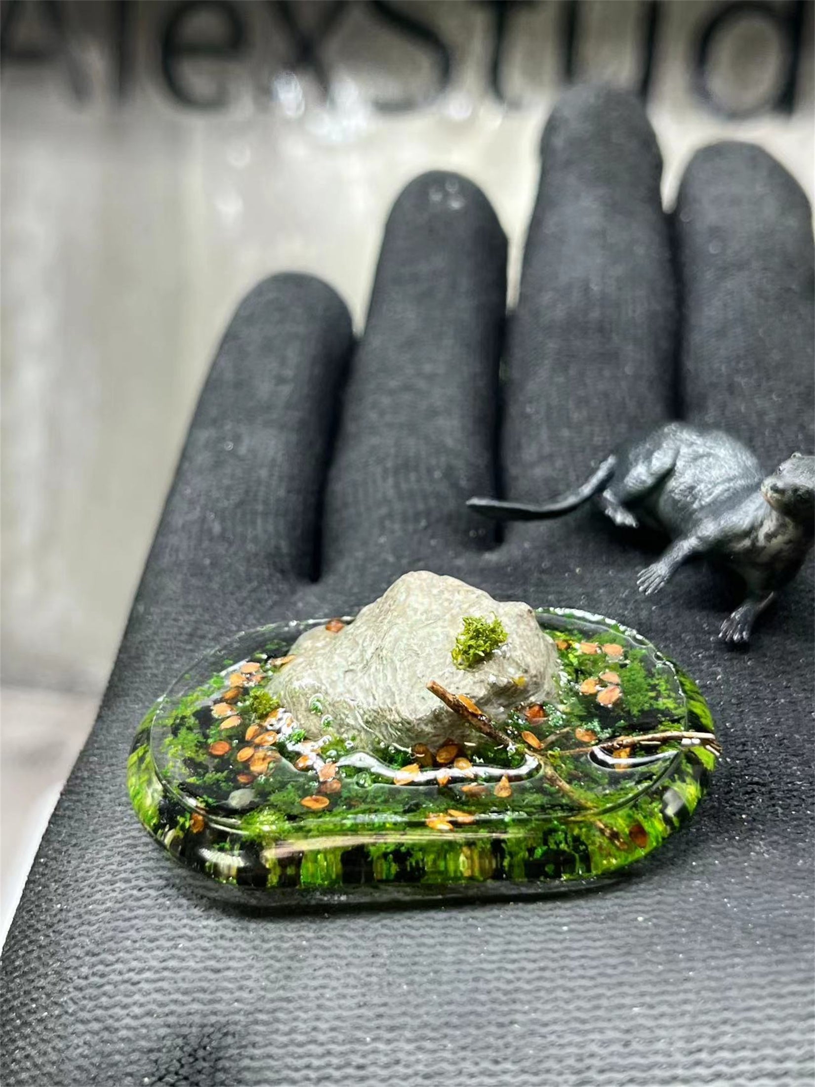 Alex Studio Giant otter Model