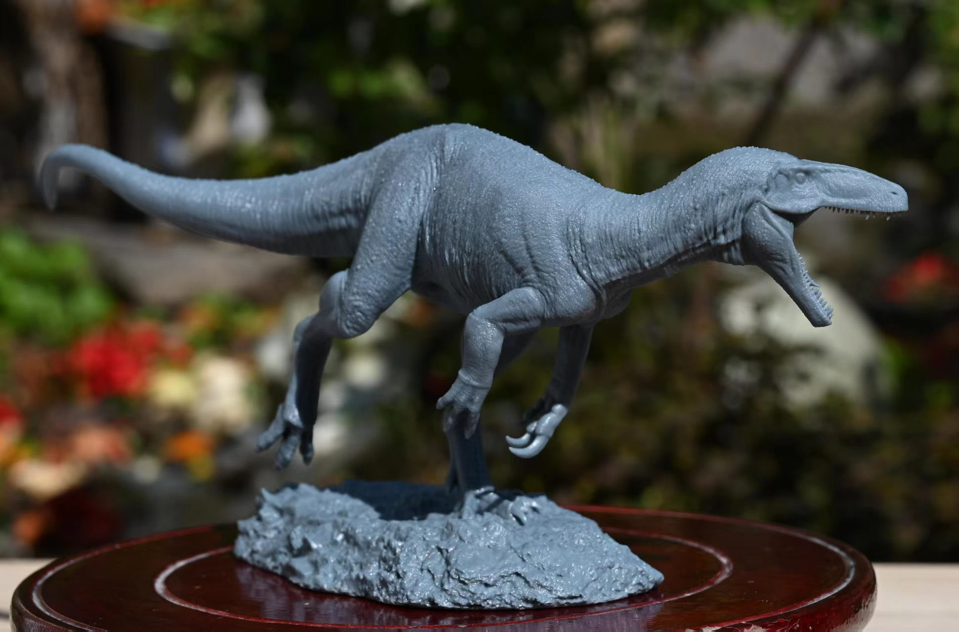 KM Studio 1/35 Scale Megaraptor namunhuaiquii Model