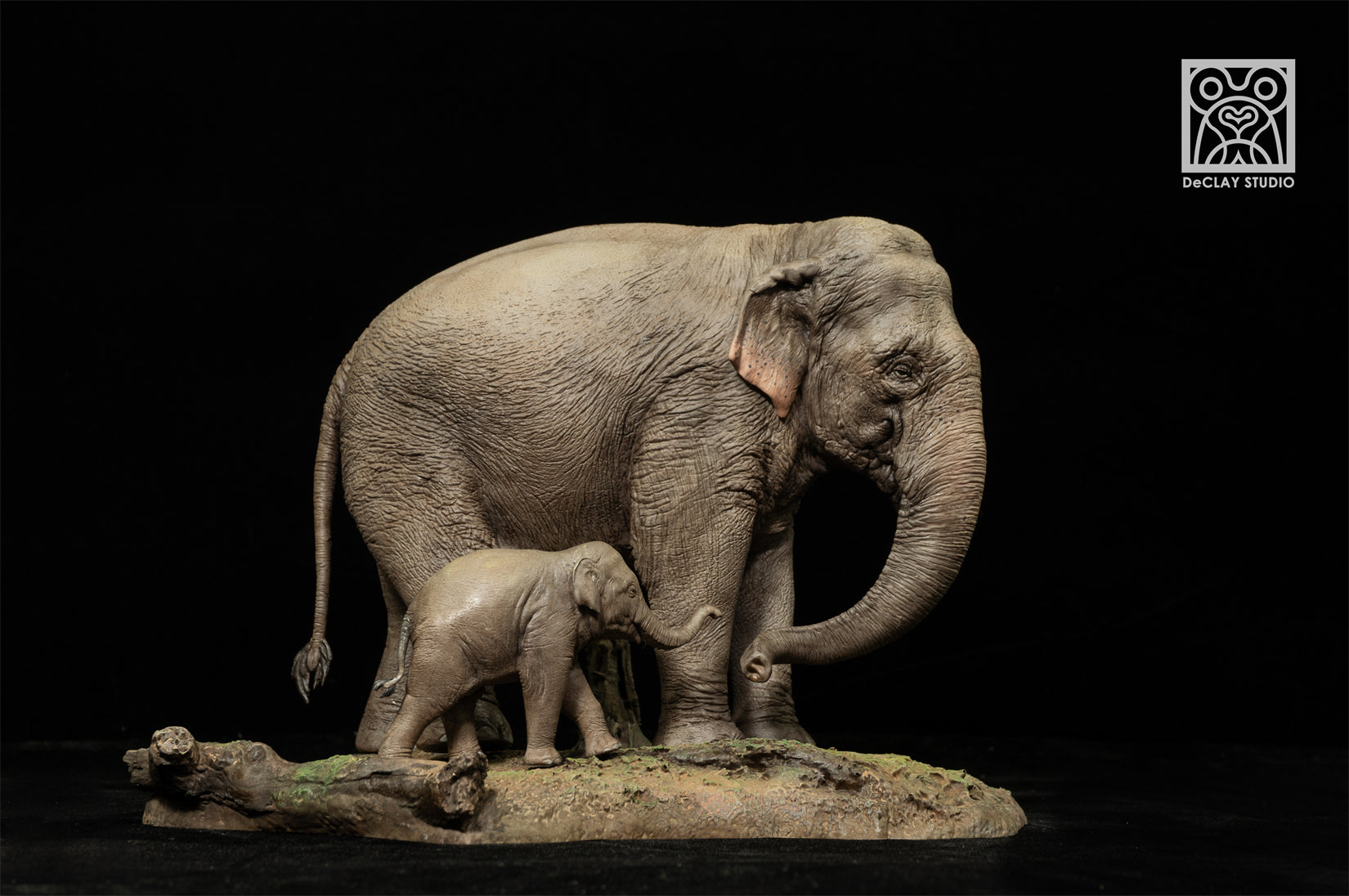 De CLAY Studio Asian Elephant Scene Statue