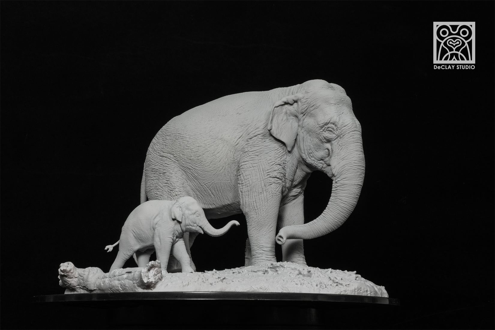 De CLAY Studio Asian Elephant Scene Statue