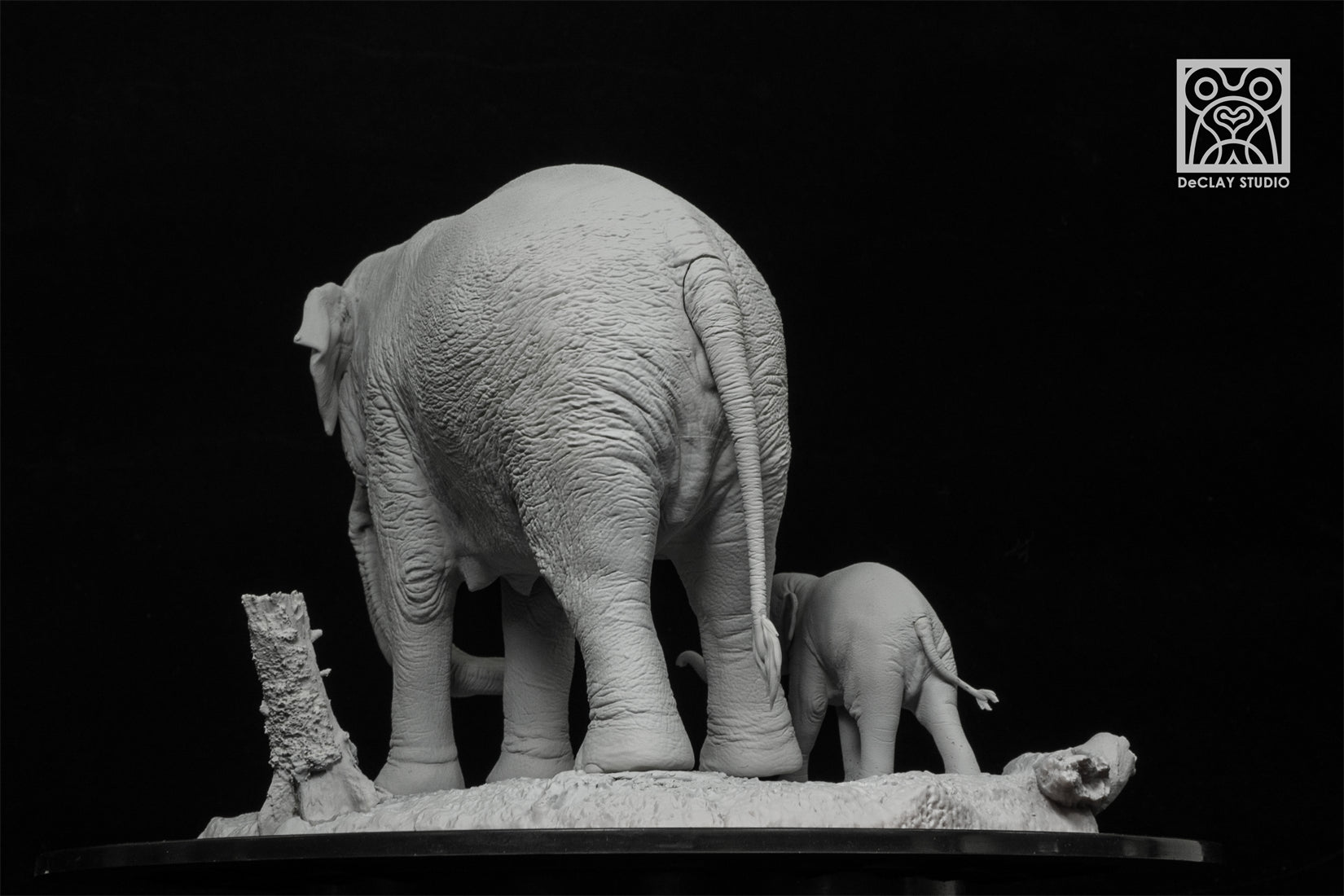 De CLAY Studio Asian Elephant Scene Statue