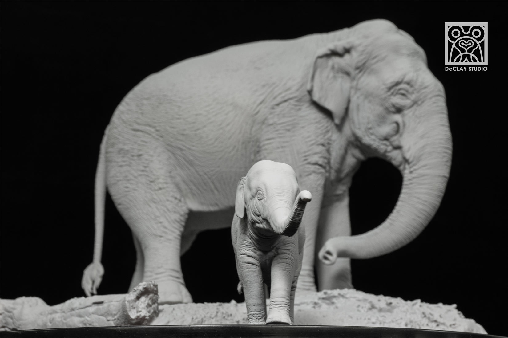 De CLAY Studio Asian Elephant Scene Statue