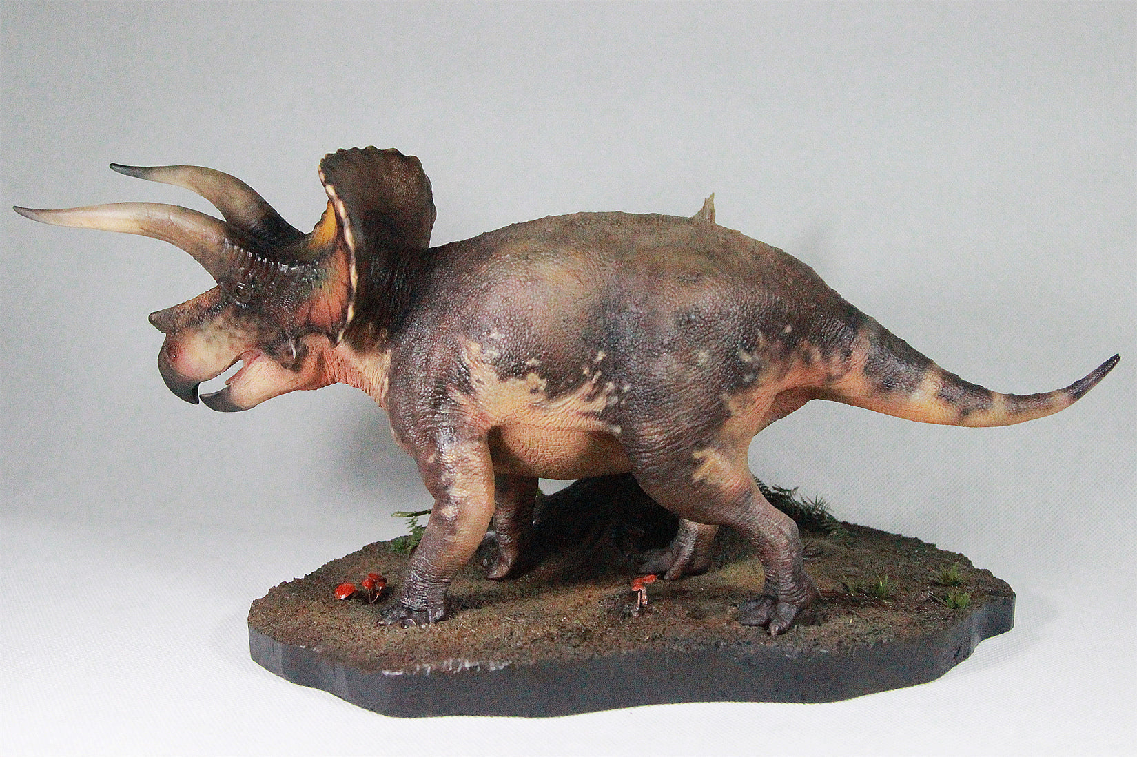 De CLAY Studio Triceratops prorsus Scene Statue Kit