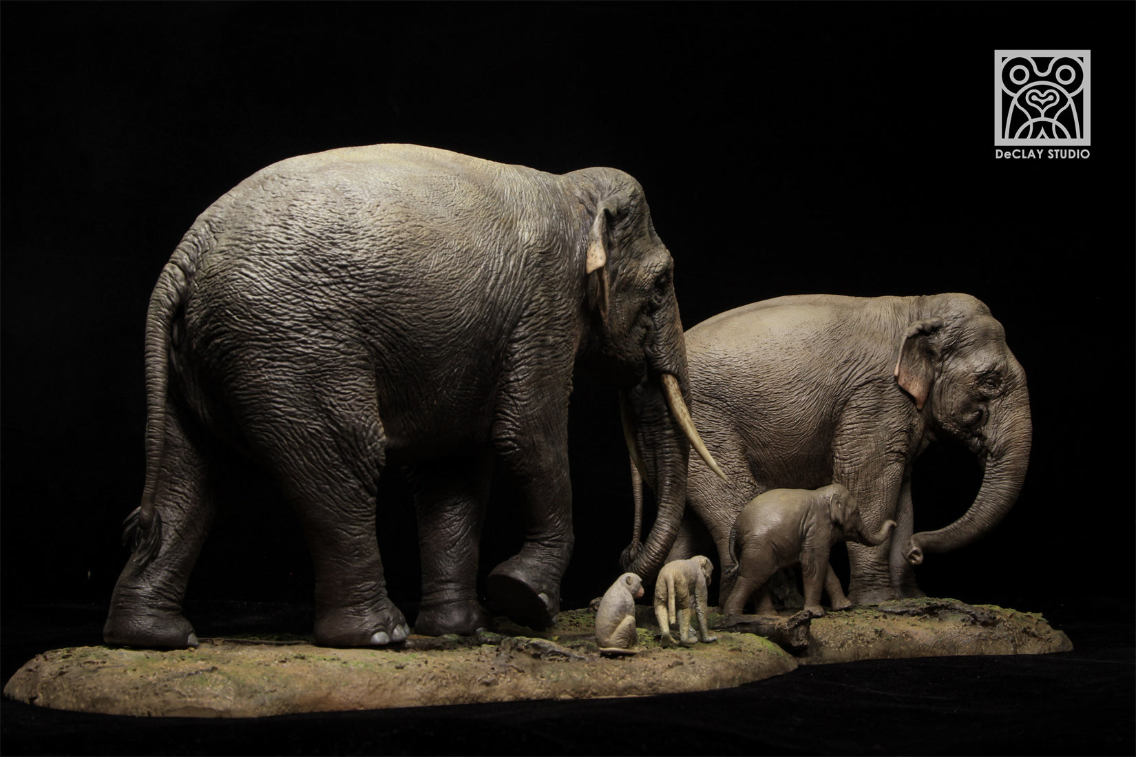 De CLAY Studio Asian Elephant Scene Statue