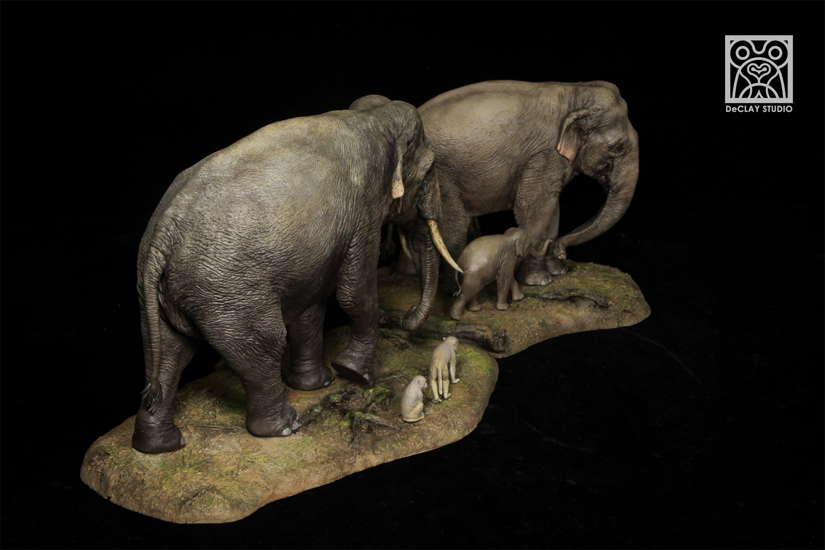De CLAY Studio Asian Elephant Scene Statue
