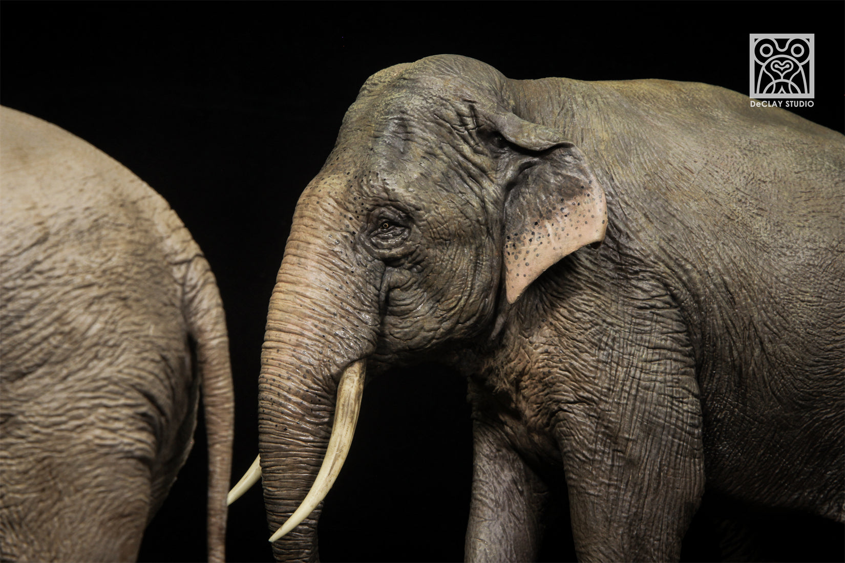 De CLAY Studio Asian Elephant Scene Statue