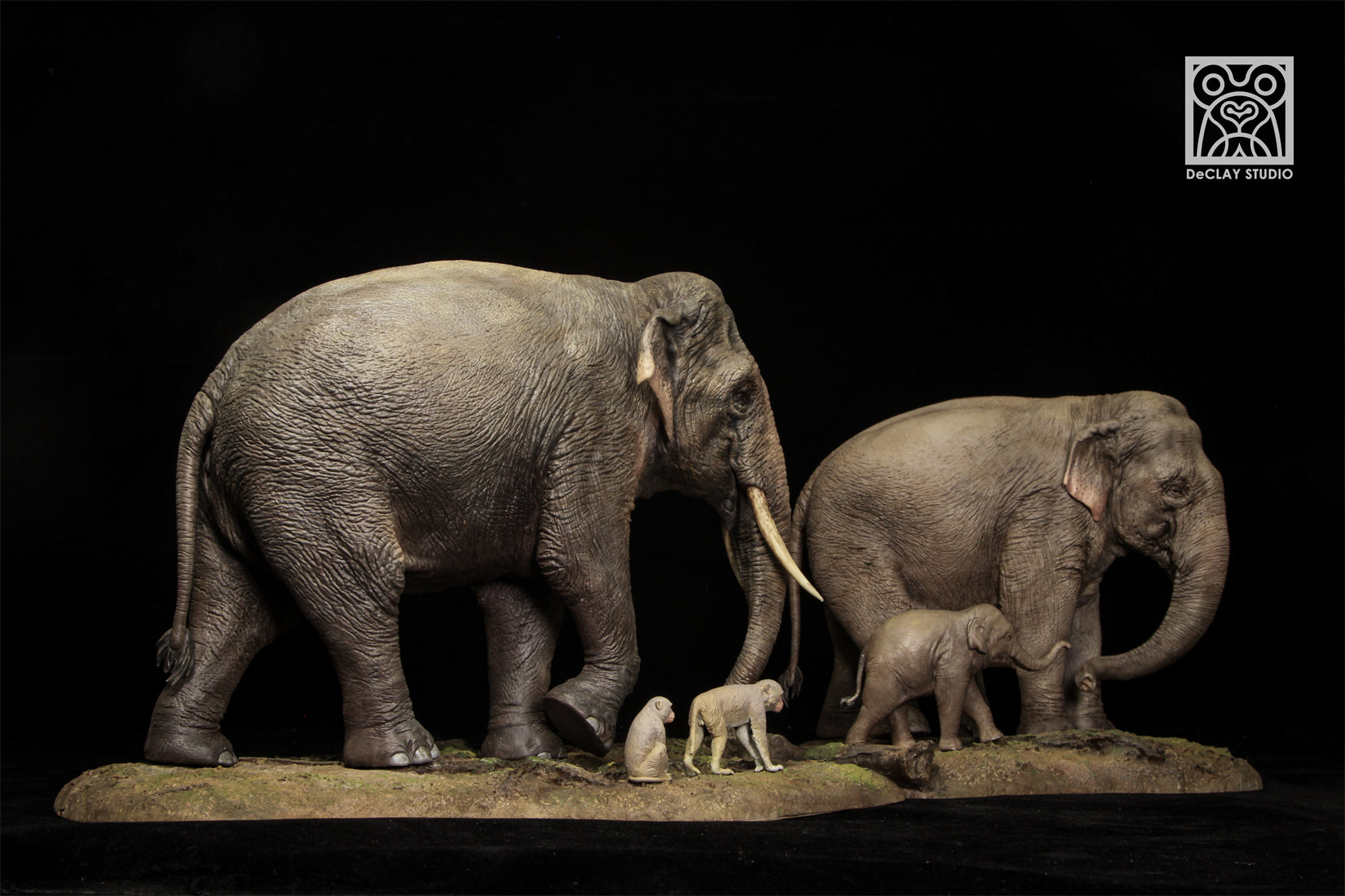 De CLAY Studio Asian Elephant Scene Statue