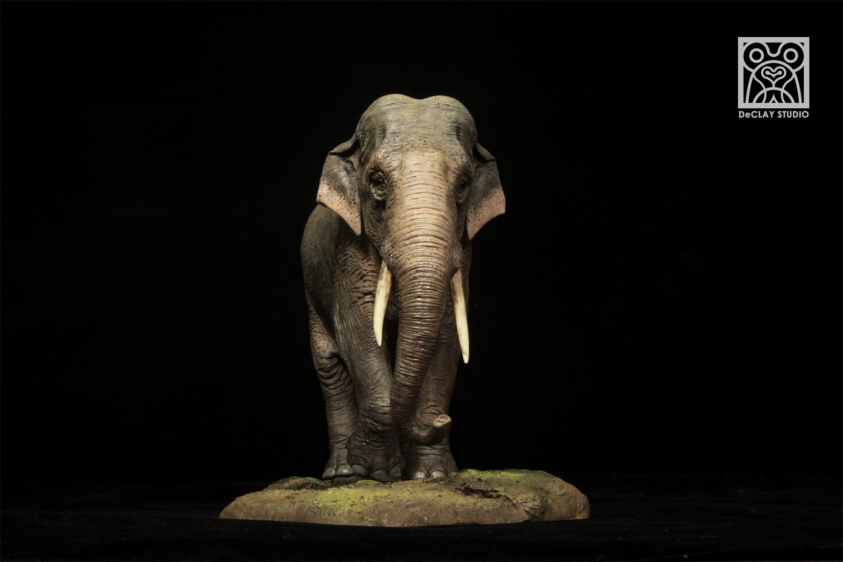 De CLAY Studio Asian Elephant Scene Statue