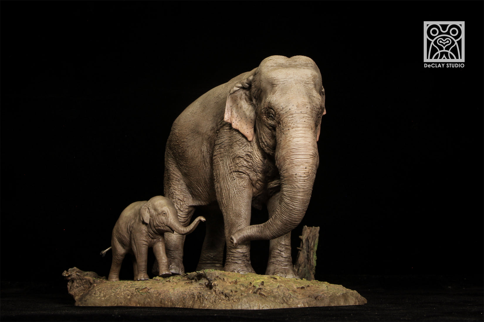 De CLAY Studio Asian Elephant Scene Statue