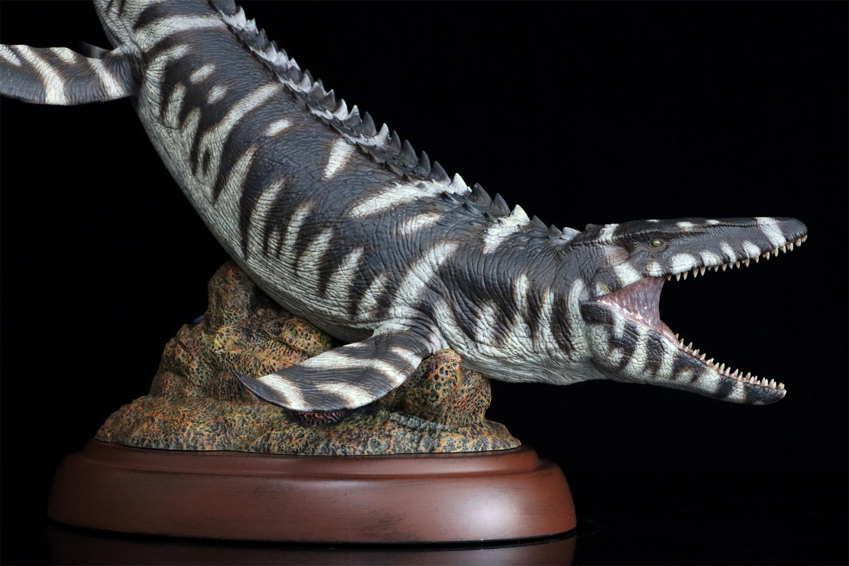 Nanmu Mosasaurus 2.0 Lord of Abyss Figure