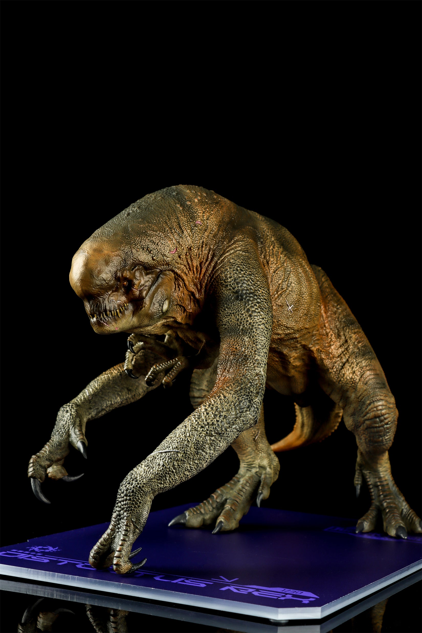 DINO DREAM 1:30 Scale Distortus Rex Model