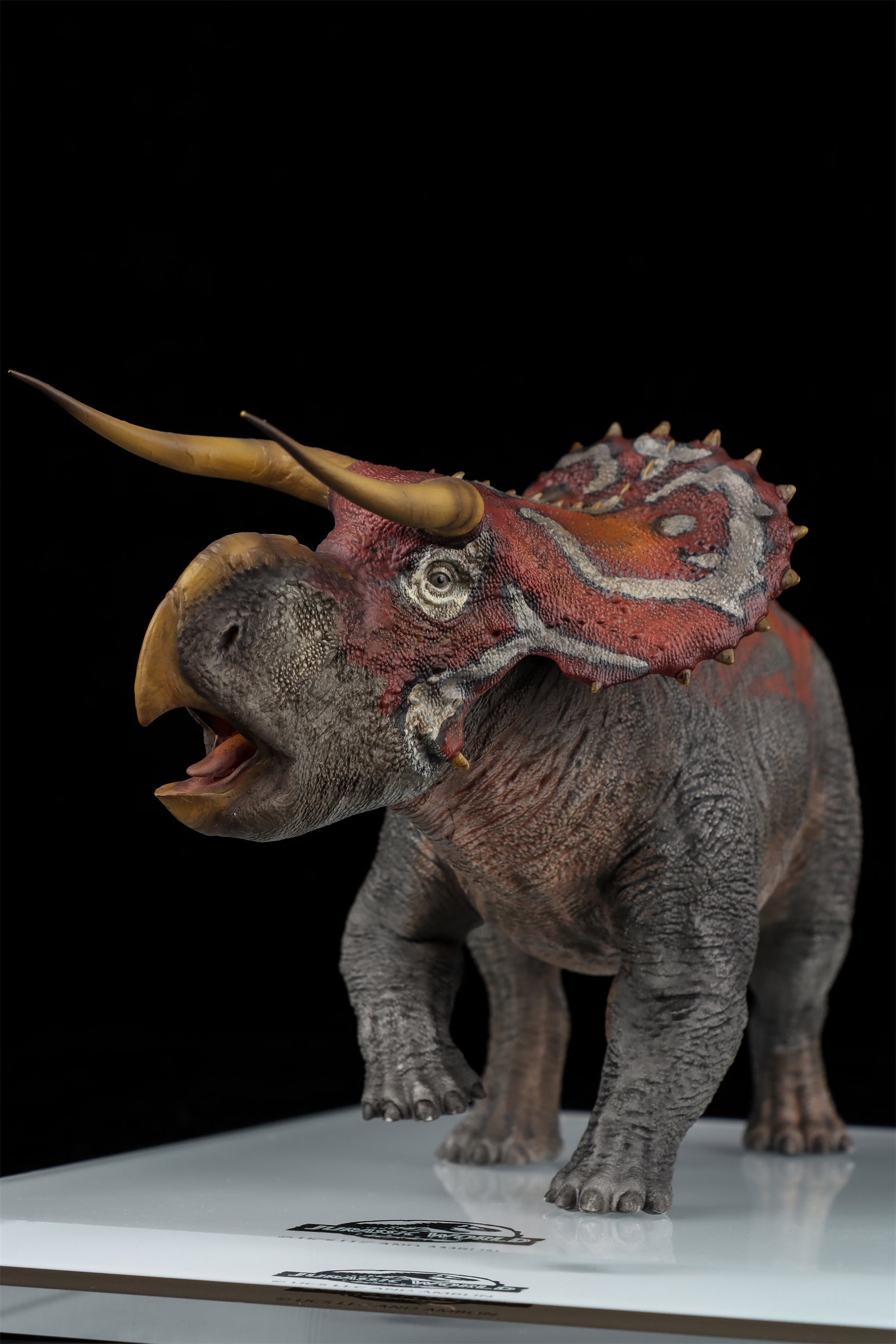 DINO DREAM 1:30 Scale Nasutoceratops Model