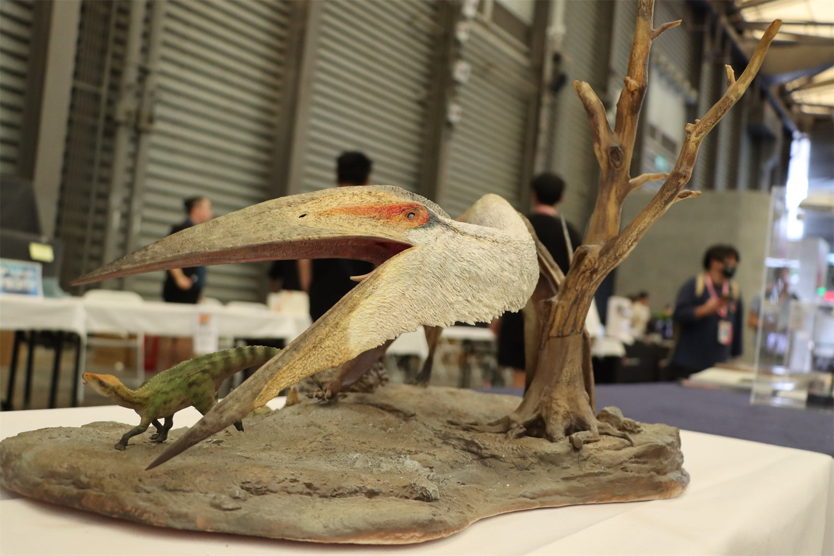 MuSee Studio 1/15 Scale Hatzegopteryx Hunting Microhadrosaurus Scene Statue