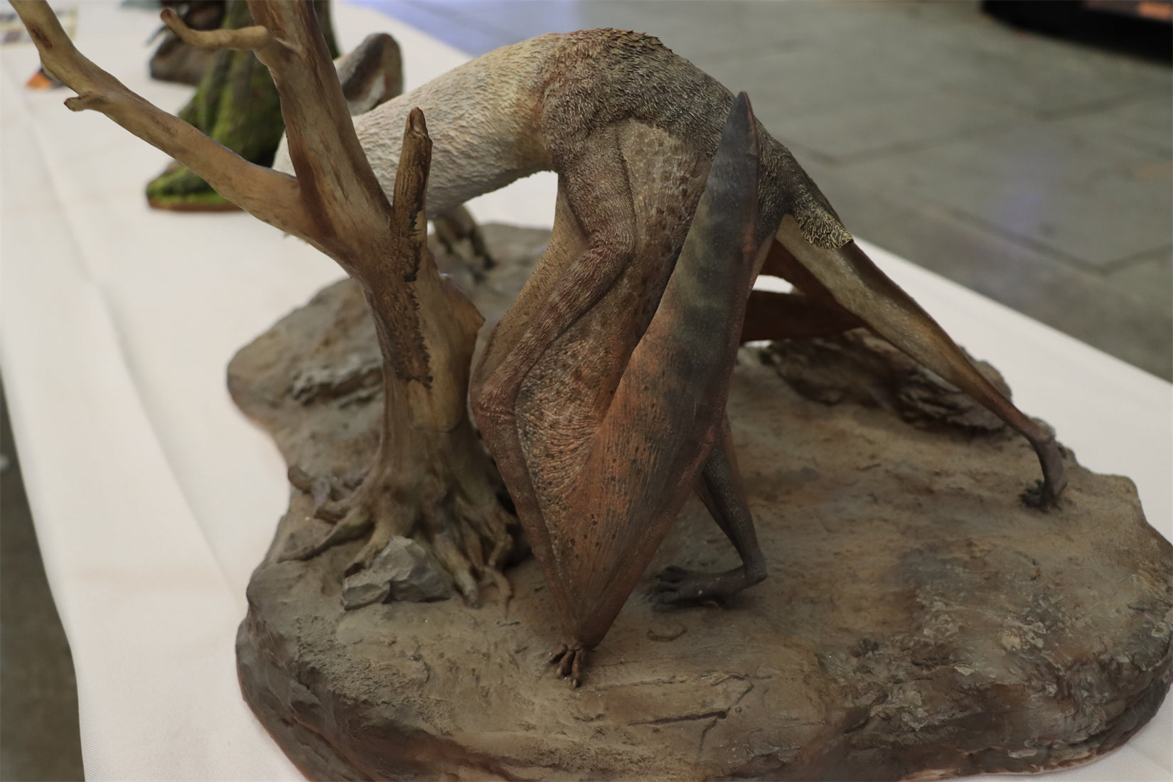 MuSee Studio 1/15 Scale Hatzegopteryx Hunting Microhadrosaurus Scene Statue