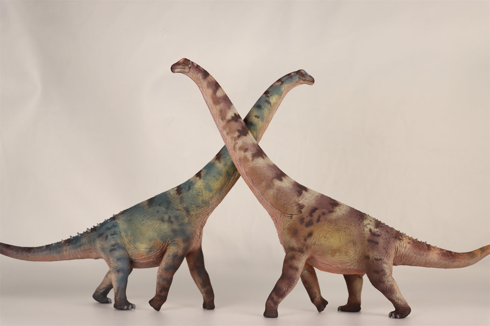 HAOLONGGOOD 1:35 Scale Alamosaurus Model