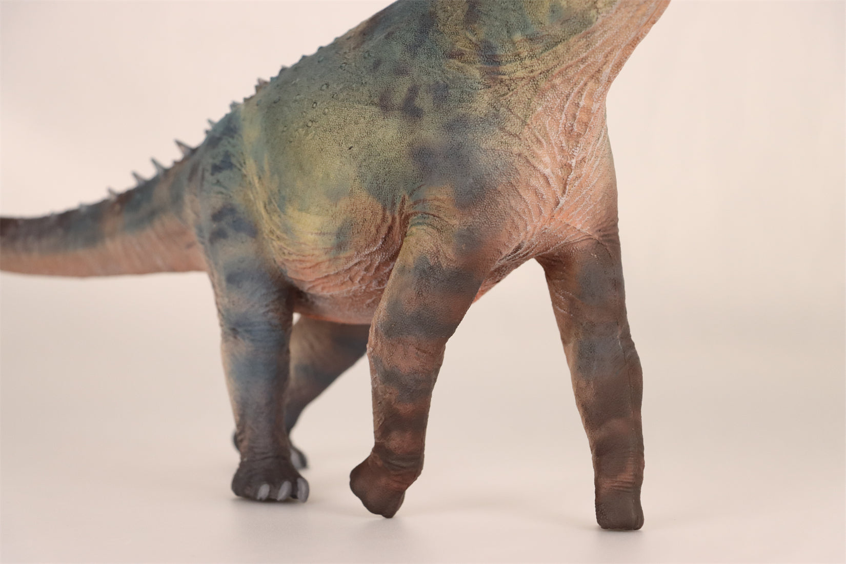 HAOLONGGOOD 1:35 Scale Alamosaurus Model