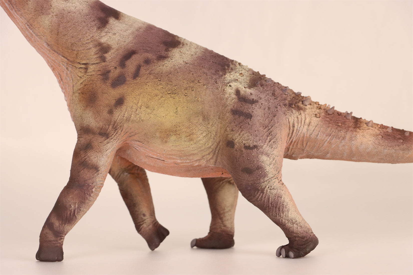 HAOLONGGOOD 1:35 Scale Alamosaurus Model