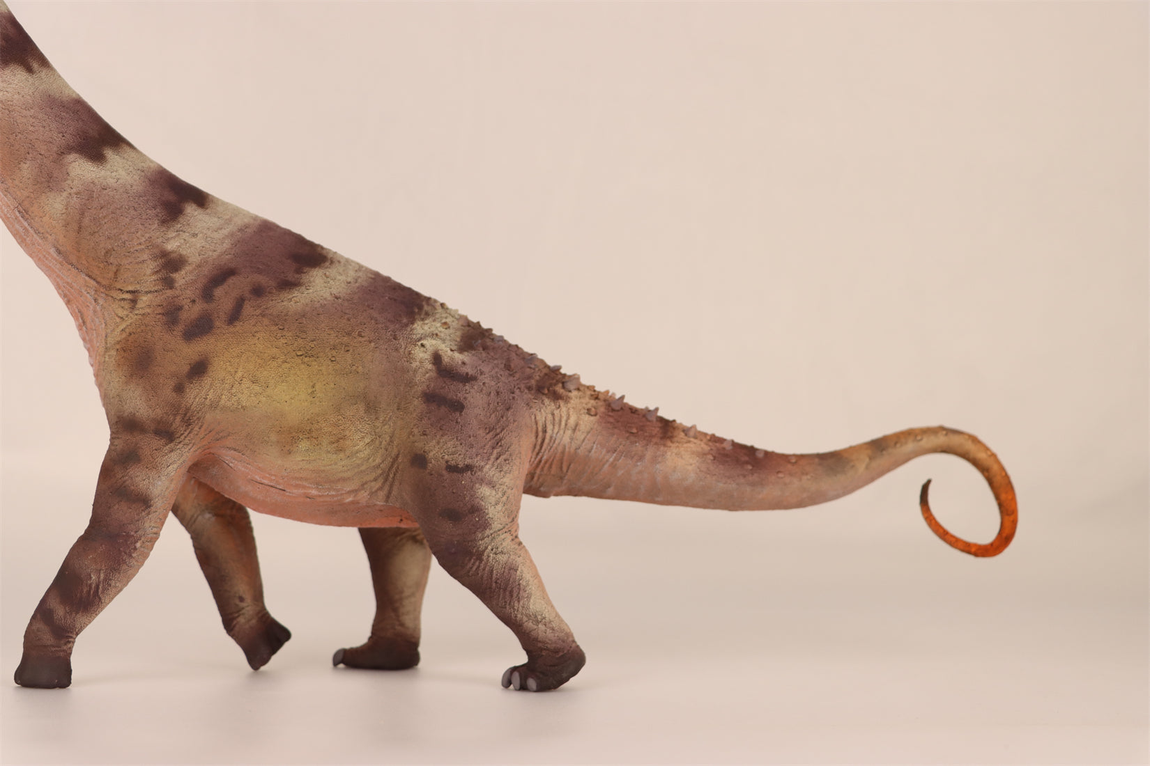 HAOLONGGOOD 1:35 Scale Alamosaurus Model