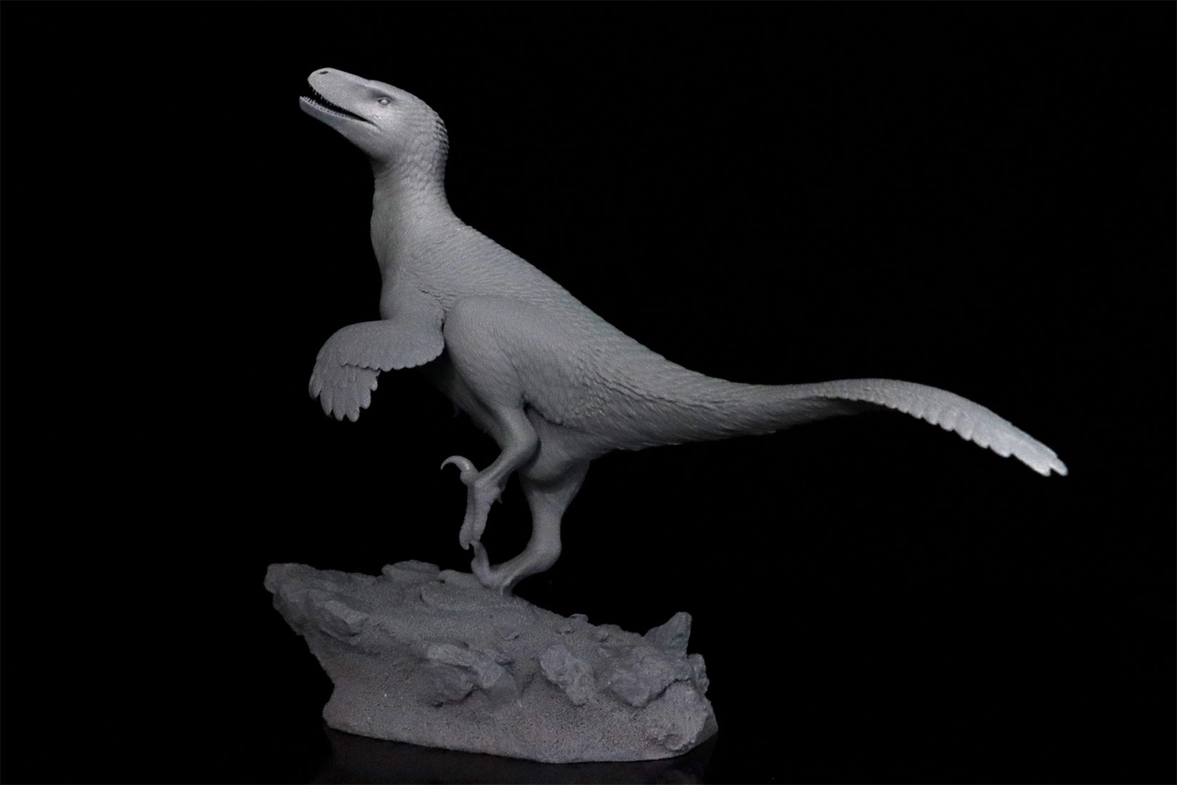 MK Studio 1:20 Scale Dakotaraptor Scene Statue