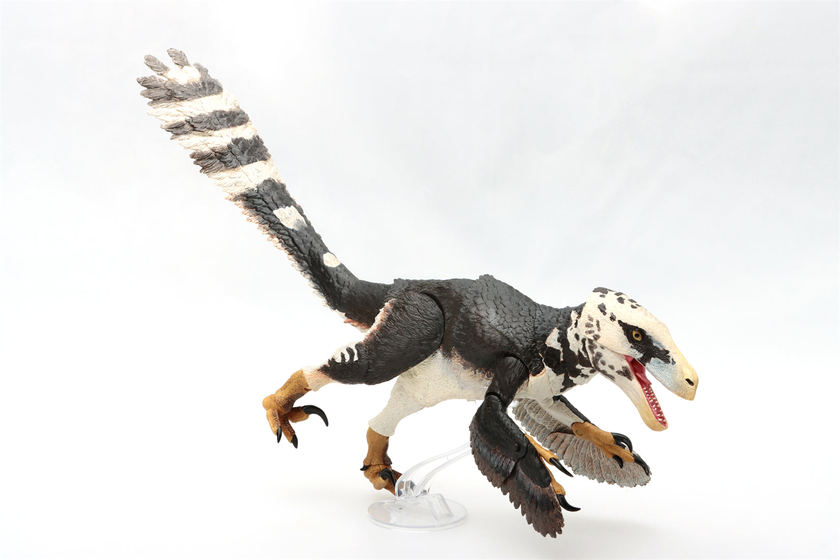 Beasts of the Mesozoic Utahraptor ostrommaysi - 1/18th scale