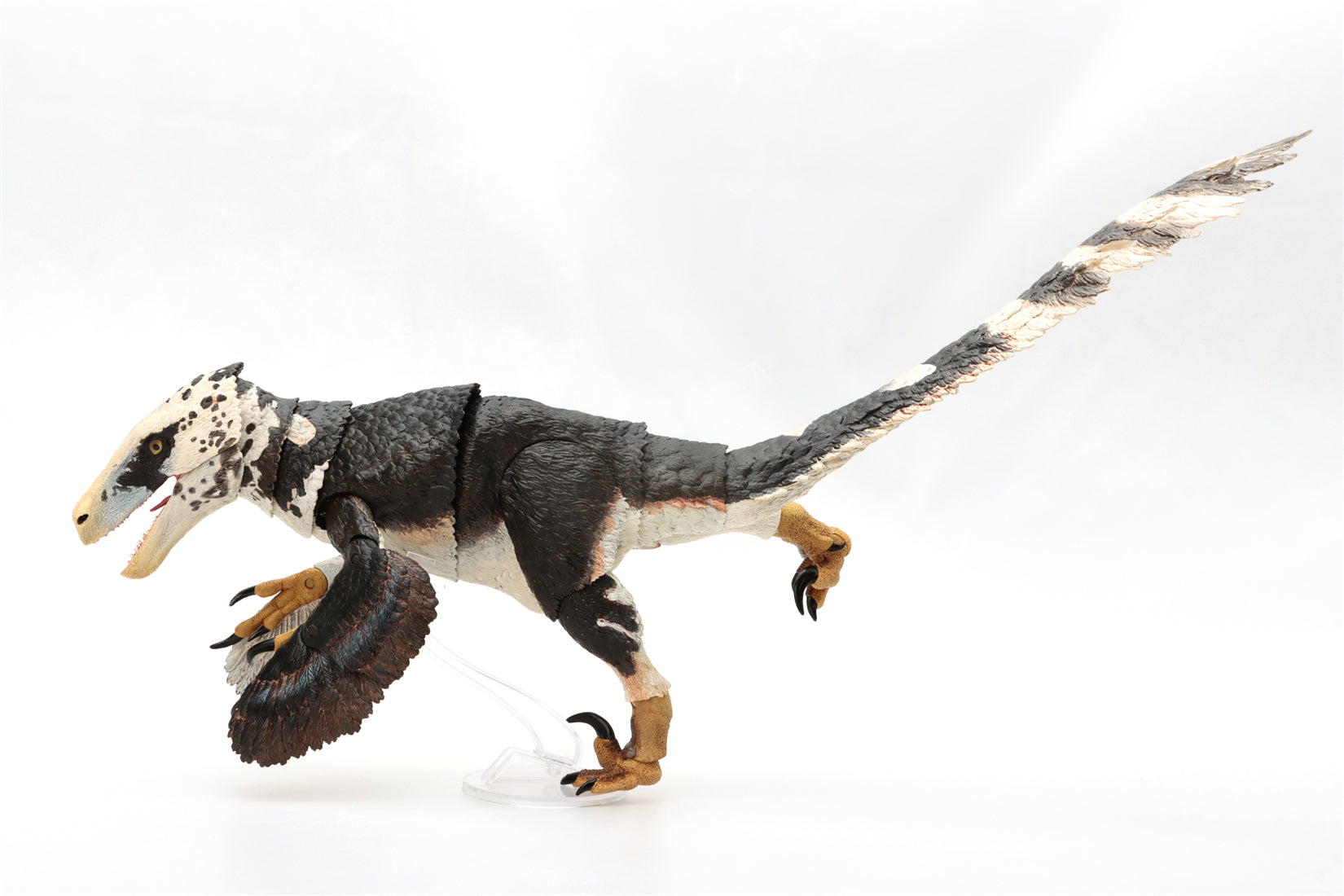 Beasts of the Mesozoic Utahraptor ostrommaysi - 1/18th scale