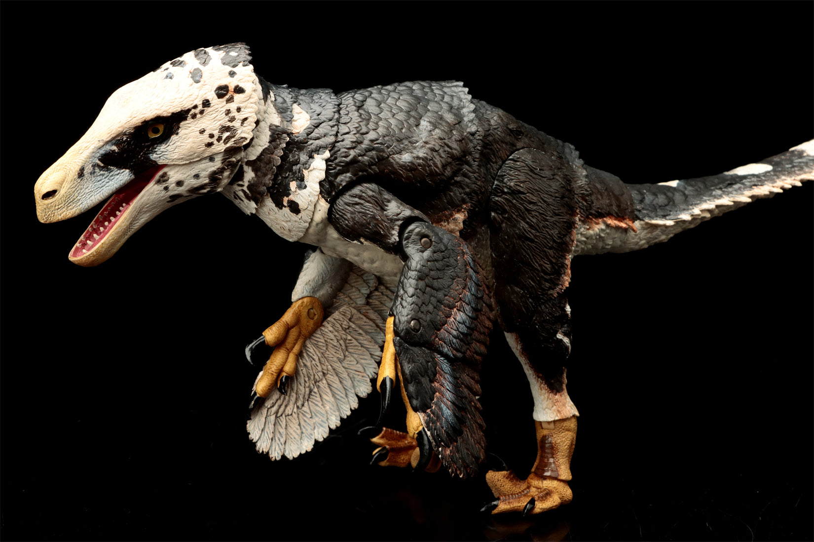 Beasts of the Mesozoic Utahraptor ostrommaysi - 1/18th scale