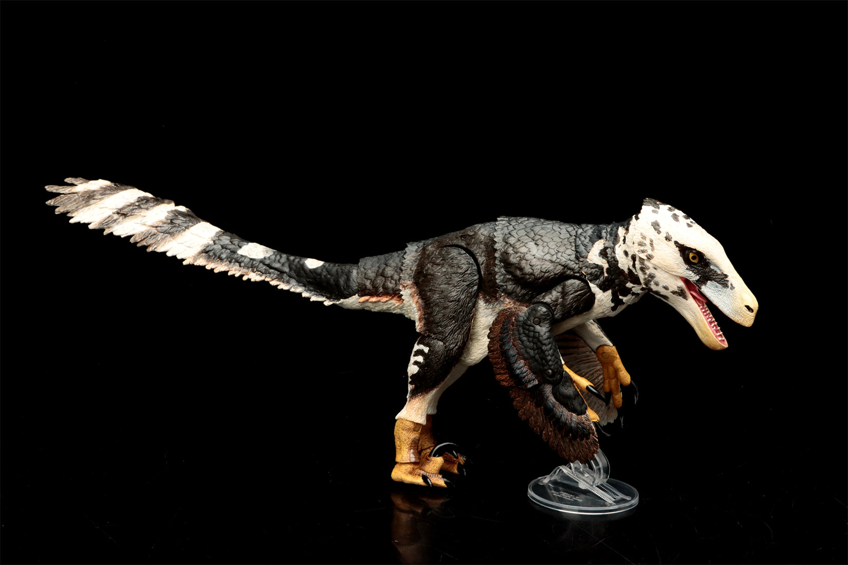 Beasts of the Mesozoic Utahraptor ostrommaysi - 1/18th scale