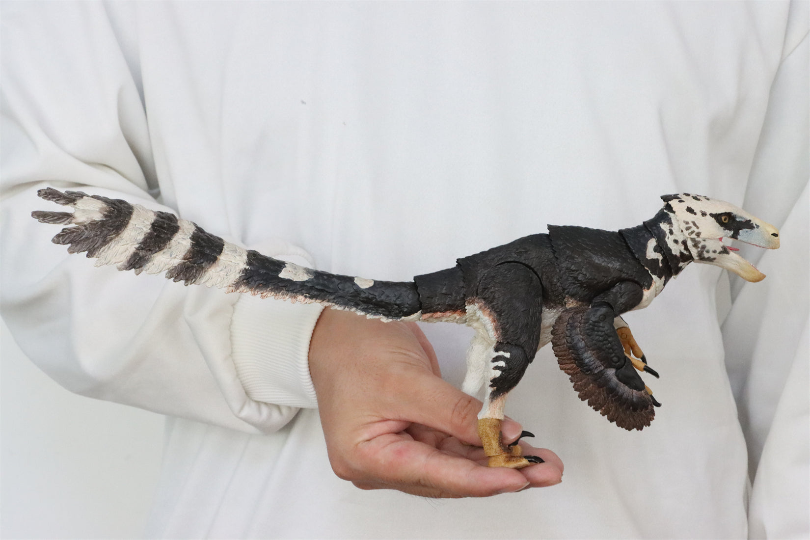 Beasts of the Mesozoic Utahraptor ostrommaysi - 1/18th scale