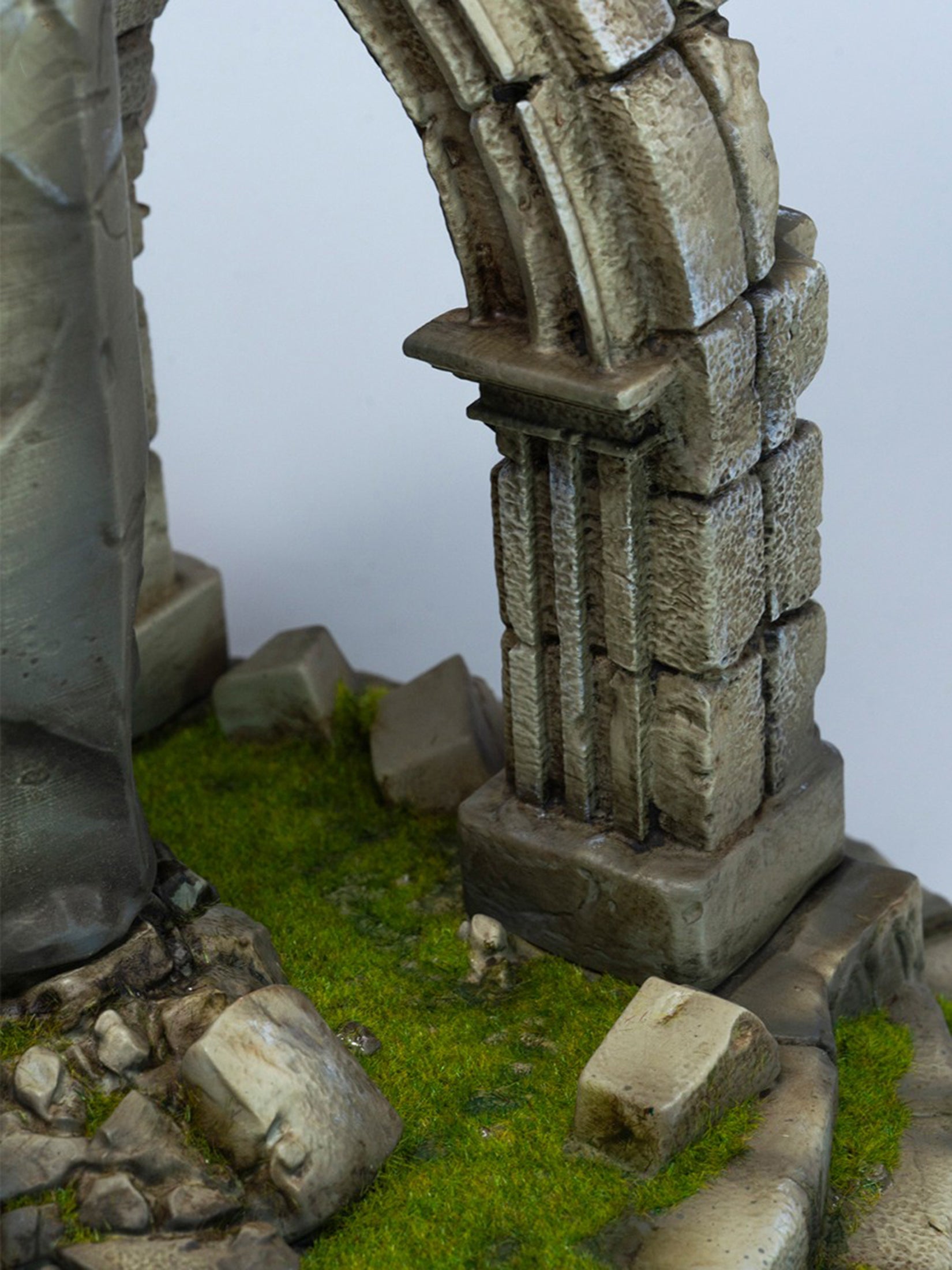 MMMTOYS 1:12 Scale Ruined Pillar Ruins Model