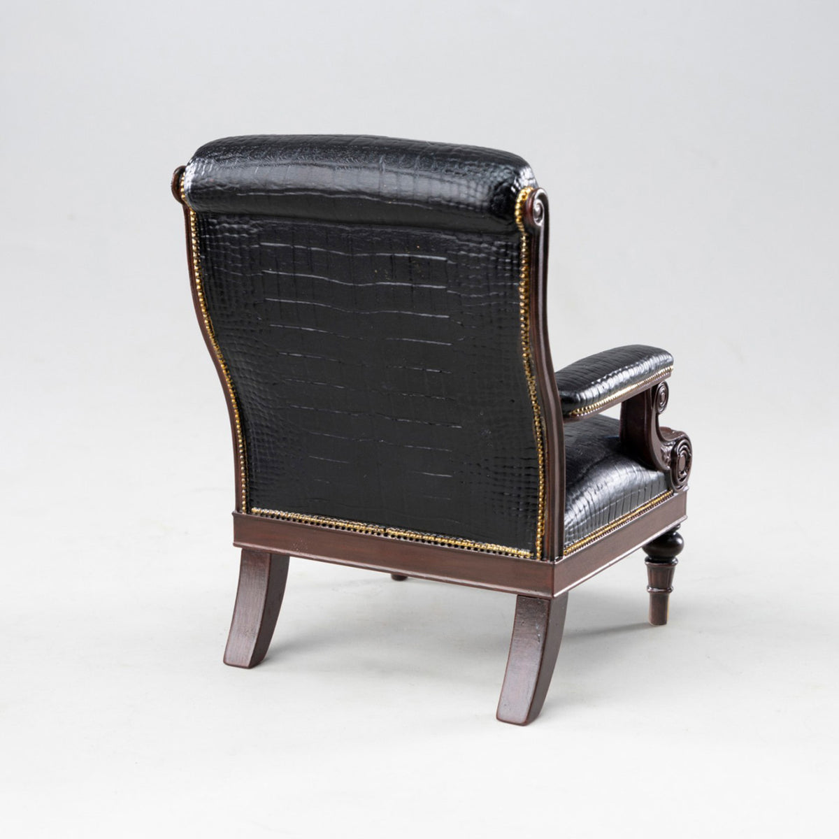 MMMTOYS Studio 1:12 Scale Black Croc Gentleman Armchair Model