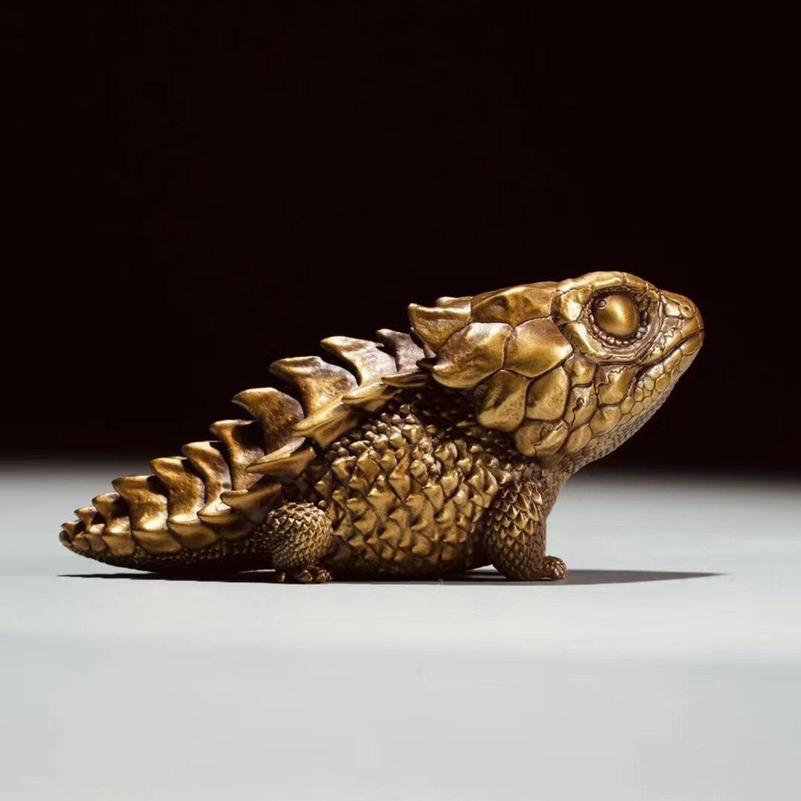 BOWUZHI Studio Bronze Red- eye Eagle Lizard Model