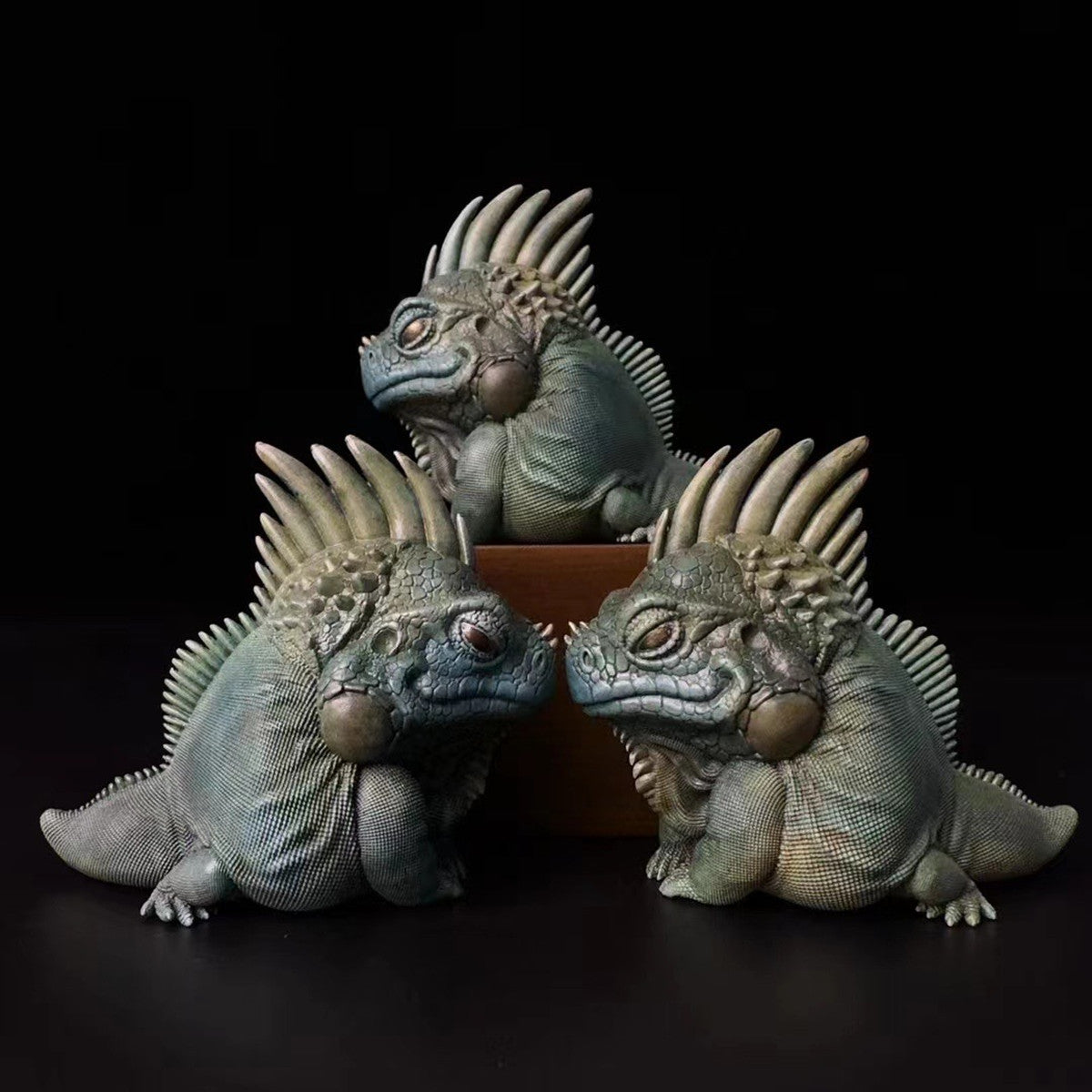 Lizard Kingdom Green Iguana Cyclura Cornuta Bronze Model
